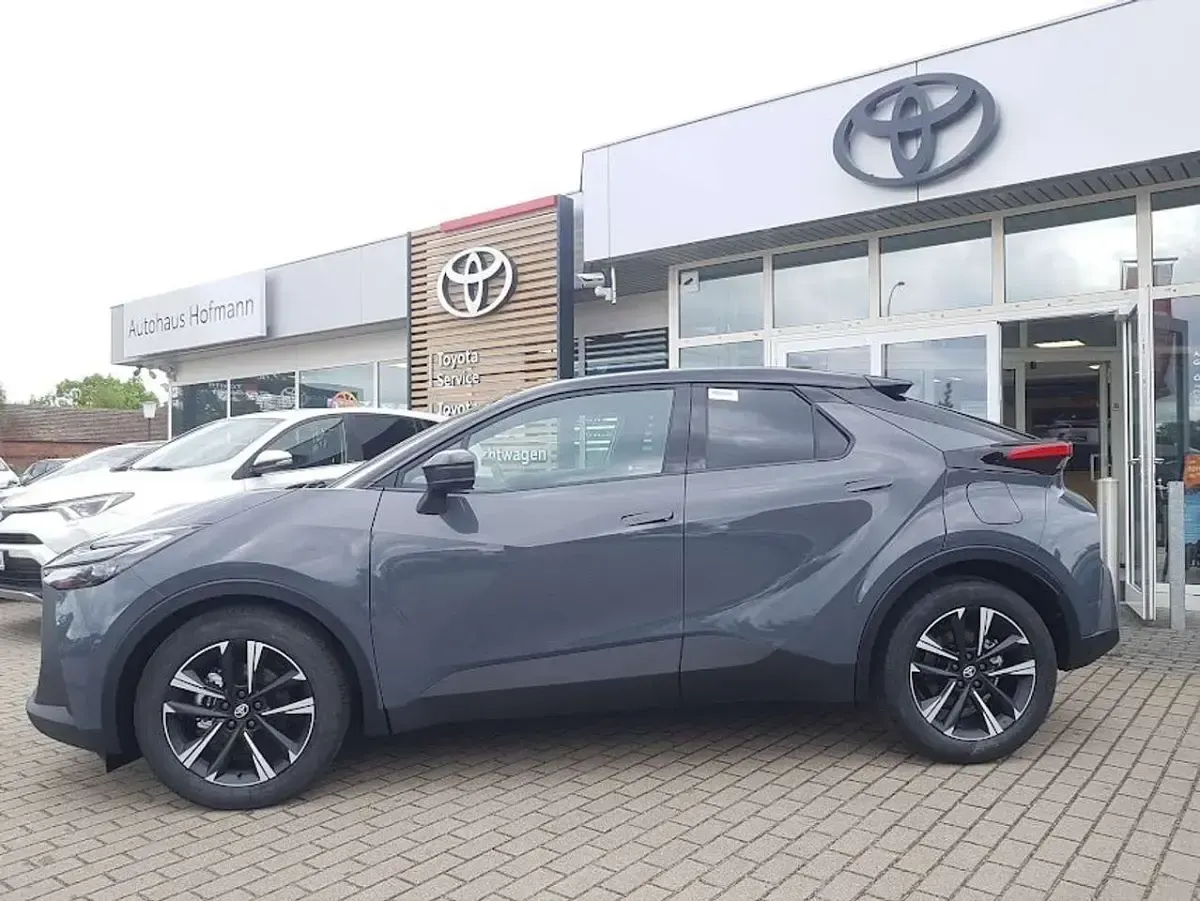 Neu Toyota C-HR 140 PS (102 kW) 2026 Ash grey metallic / schwarz SUV