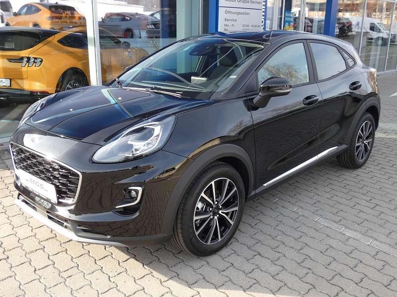 Obsidianschwarz metallic Gebraucht 2025 Ford Puma Titanium SUV | 20.990 € (Superpreis) - Bild 1/3