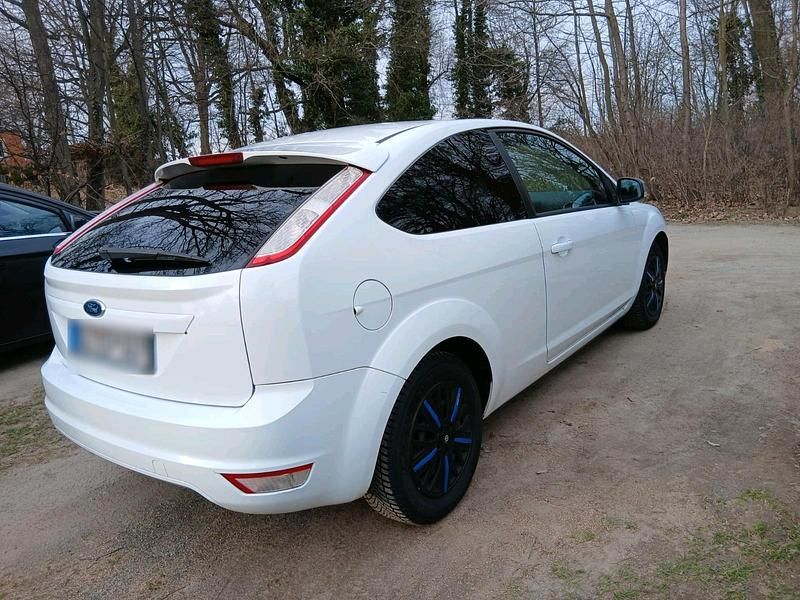 Używany Ford Focus 2010 Biały Sedan/Limuzyna