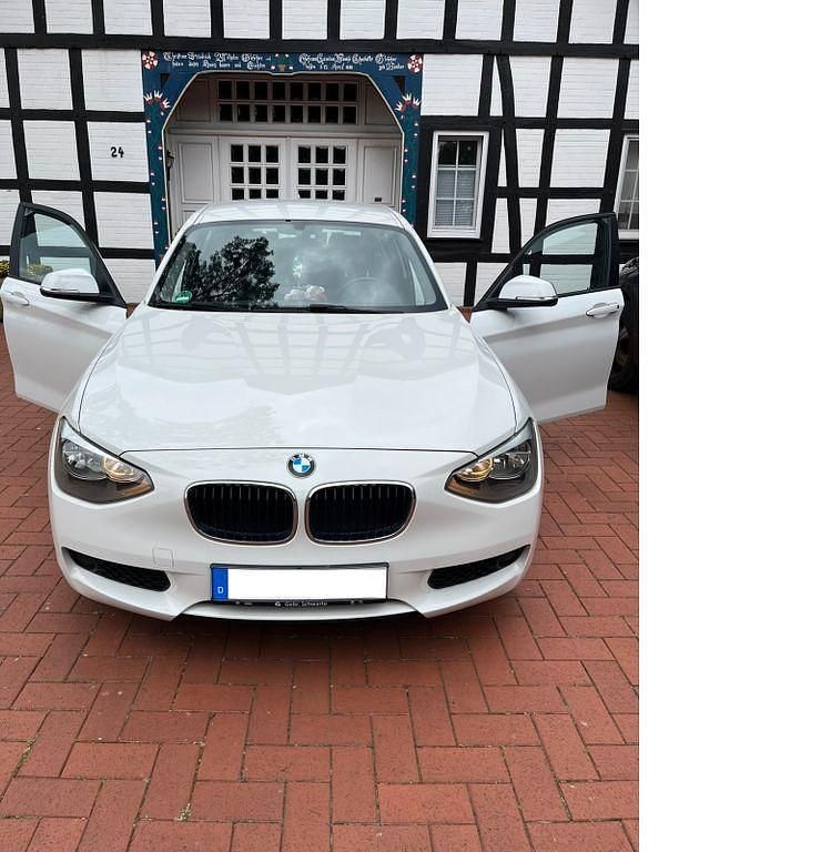 Weiß Gebraucht 2014 BMW 116 Sport Line Kleinwagen | 9.250 € (Etwas zu teuer) - Bild 1/4