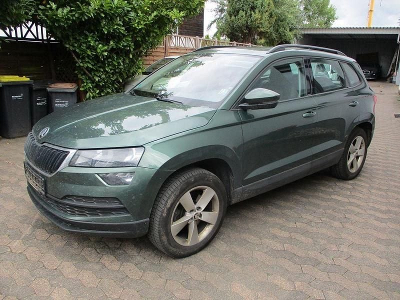 Grün Gebraucht 2020 Skoda Karoq Ambition SUV | 16.999 € (Guter Preis) - Bild 1/4