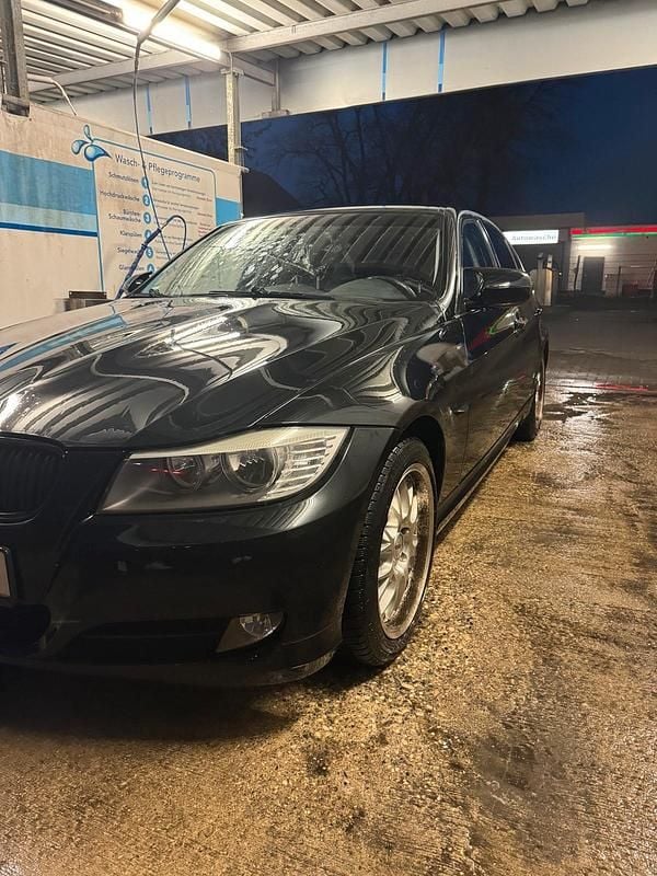 Gebraucht BMW 325 18 PS (13 kW) 2009 Schwarz Limousine