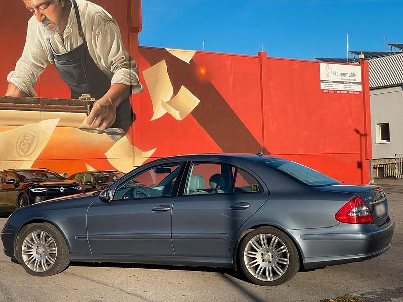 Gebraucht Mercedes E200 Avantgarde 184 PS (135 kW) 2006 Blau Limousine