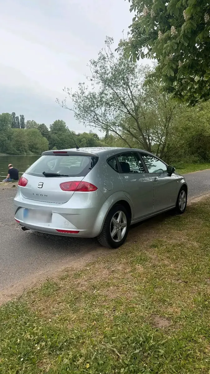 Używany Seat Leon 105 KM (77 kW) 2011 Srebrny Hatchback