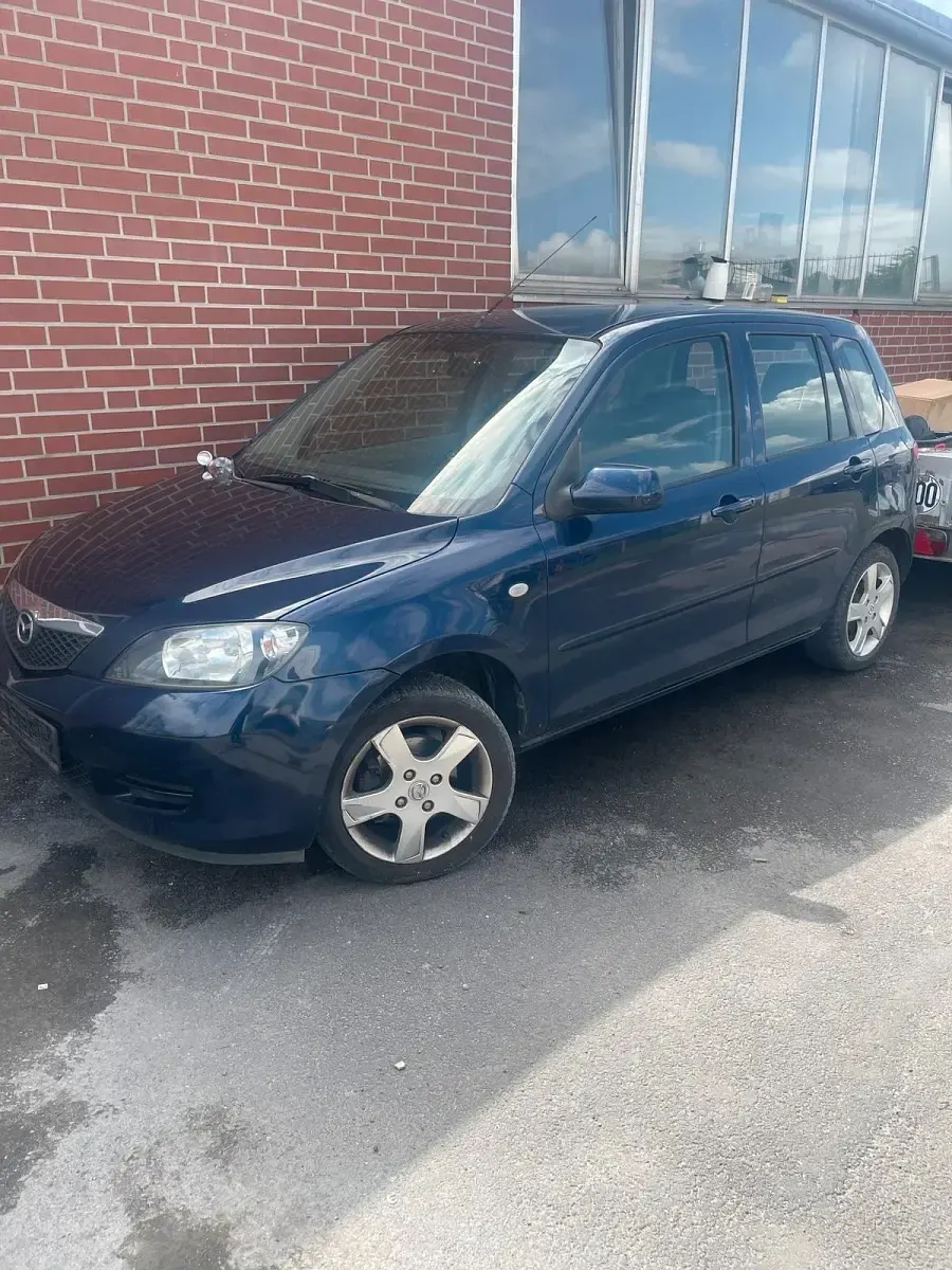 Używany Mazda 2 80 KM (58 kW) 2005 Niebieski Hatchback