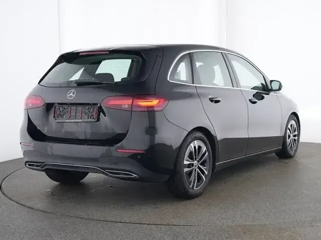 Gebraucht Mercedes B200 Advanced 163 PS (119 kW) 2025 Unilack nachtschwarz Kleinwagen