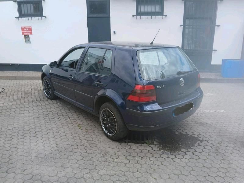 Blau Gebraucht 1999 VW Golf IV Kleinwagen | 700 € (Superpreis) - Bild 1/4