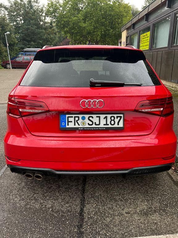 Gebraucht Audi A3 Sport 150 PS (110 kW) 2019 Rot Limousine