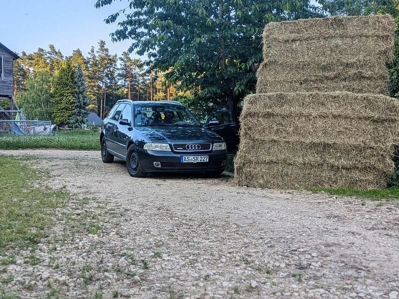 Schwarz Gebraucht 1999 Audi A4 Kombi | 699 € (Superpreis) - Bild 1/3