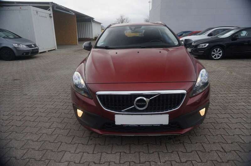 Flamenco red / metallic Gebraucht 2017 Volvo V40 CC Kombi | 8.950 € (Guter Preis) - Bild 1/4