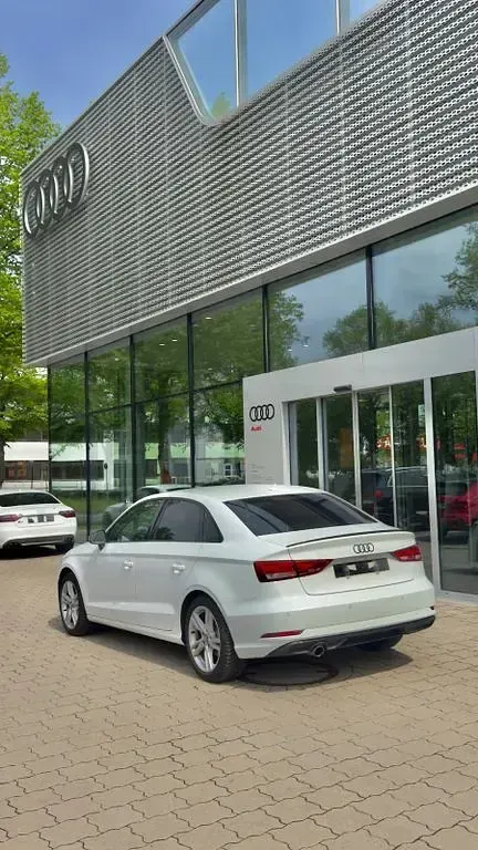 Gebraucht Audi A3 Sport 150 PS (110 kW) 2018 Weiß Limousine