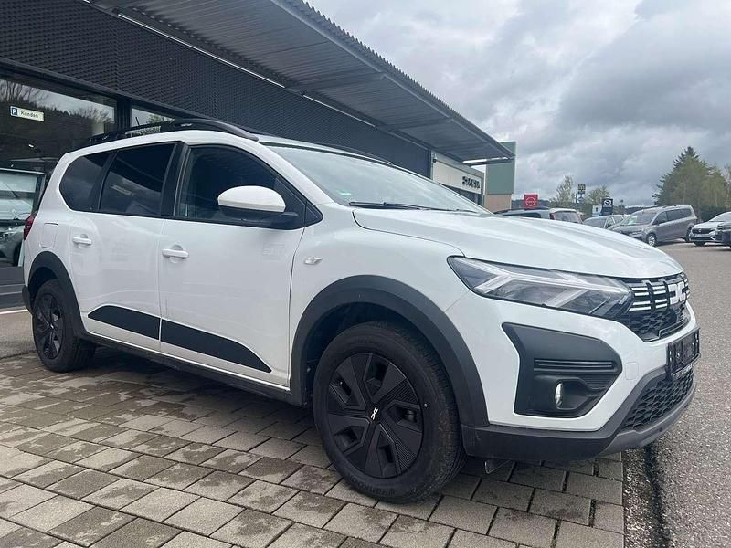 Arktis weiß (weiß) Gebraucht 2024 Dacia Jogger Expression Van / Kleinbus | 19.800 € (Fairer Preis) - Bild 1/4