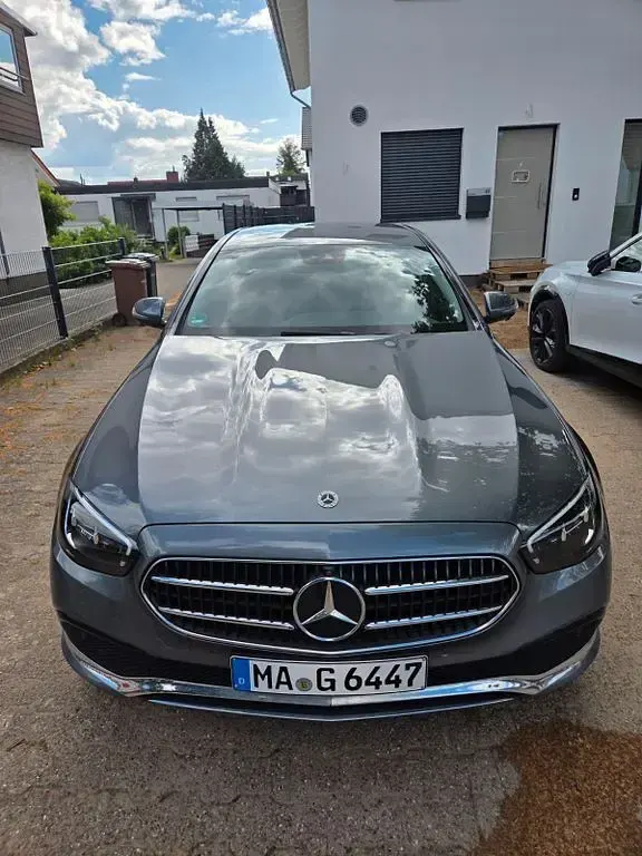 Gebraucht Mercedes E200 204 PS (150 kW) 2023 Silber Limousine