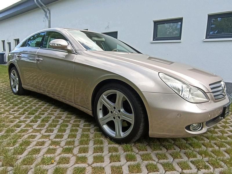 Gold Gebraucht 2004 Mercedes CLS350 Limousine | 5.900 € - Bild 1/4