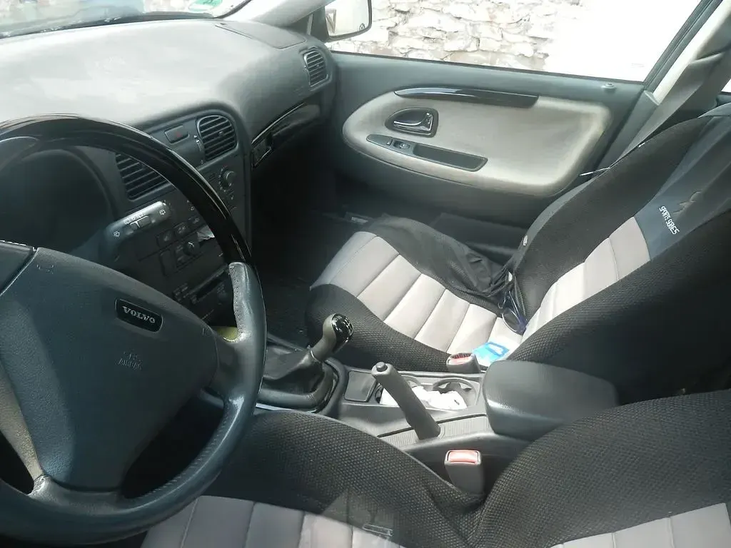 Gebraucht Volvo V40 122 PS (89 kW) 2003 Schwarz Kombi