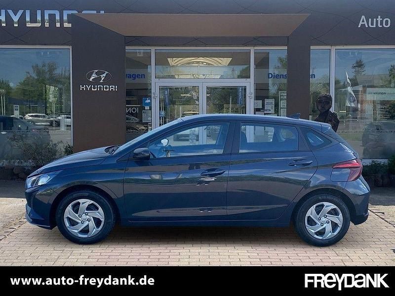 Neu Hyundai i20 Select 101 PS (74 kW) 2025 Aurora grey Limousine