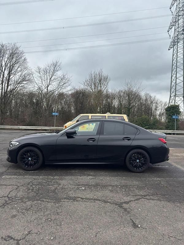 Gebraucht BMW 320 190 PS (139 kW) 2019 Schwarz Limousine
