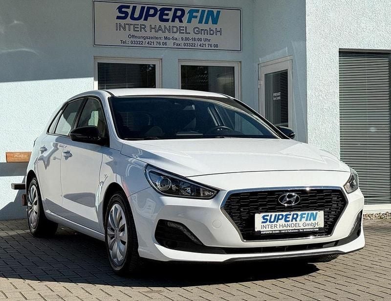 Weiß Gebraucht 2020 Hyundai i30 Limousine | 9.490 € (Fairer Preis) - Bild 1/4