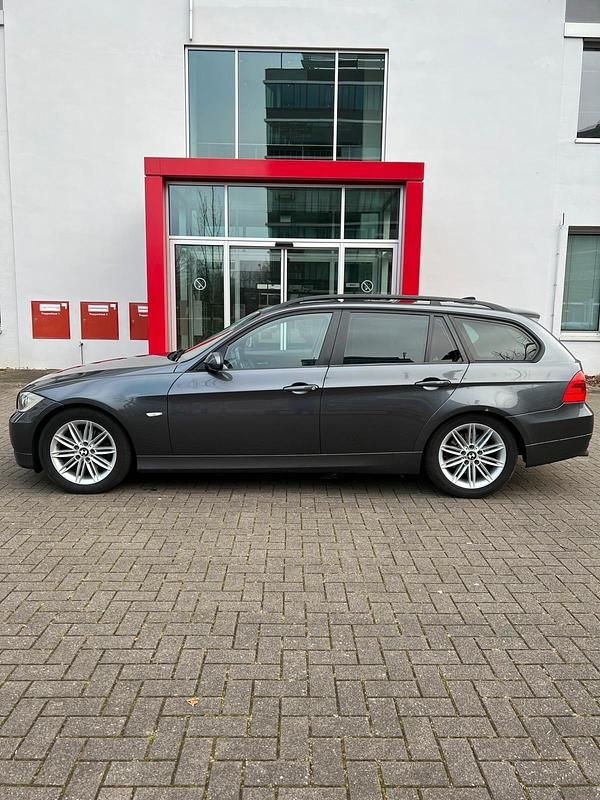 Gebraucht BMW 320 163 PS (119 kW) 2006 Grau Kombi