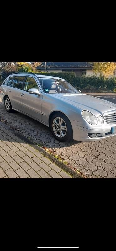 Gebraucht Mercedes E220 Avantgarde 170 PS (125 kW) 2007 Silber Kombi