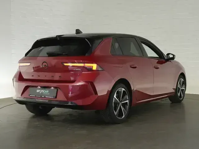 Gebraucht Opel Astra 181 PS (133 kW) 2023 Kardio rot (metallic) Kleinwagen