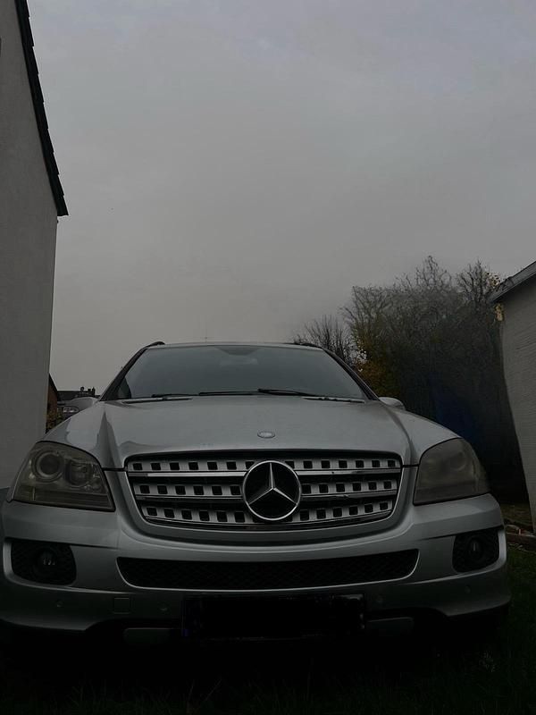Silber Gebraucht 2006 Mercedes ML320 SUV | 5.400 € - Bild 1/4