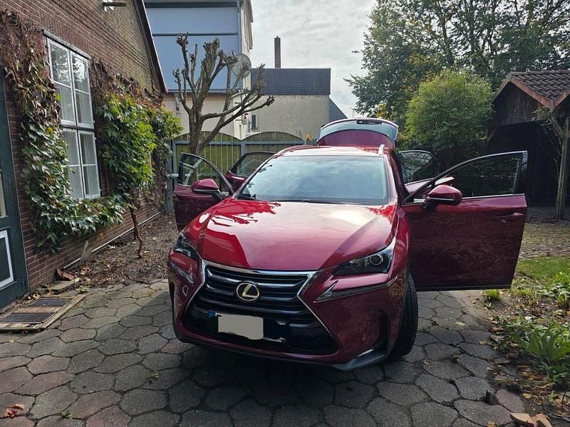 Rot Gebraucht 2017 Lexus NX300h SUV | 24.800 € (Guter Preis) - Bild 1/4