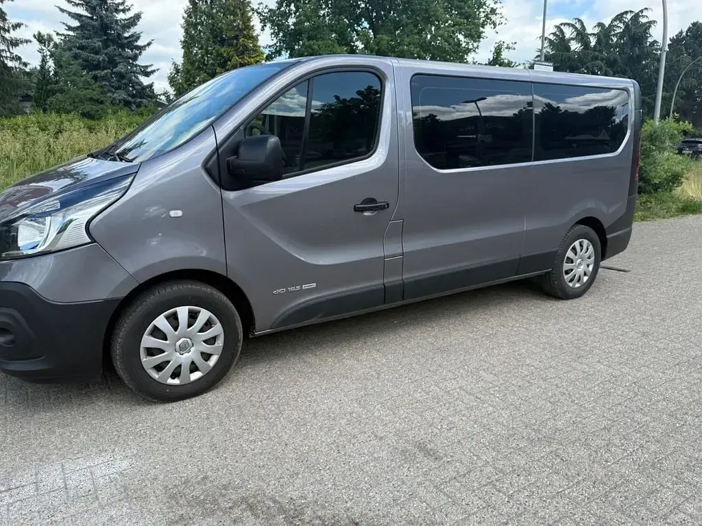 Gebraucht Renault Trafic Expression 145 PS (106 kW) 2017 Grau Van / Kleinbus