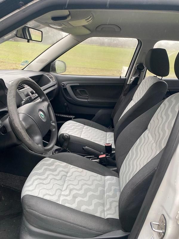 Gebraucht Skoda Fabia 60 PS (44 kW) 2009 Weiß Kleinwagen