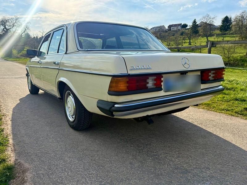 Gebraucht Mercedes E300 88 PS (64 kW) 1981 Beige Limousine