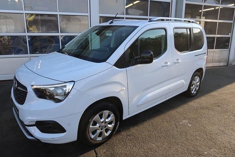 Weiß Gebraucht 2022 Opel Combo Life Ultimate Limousine | 23.990 € (Fairer Preis) - Bild 1/4