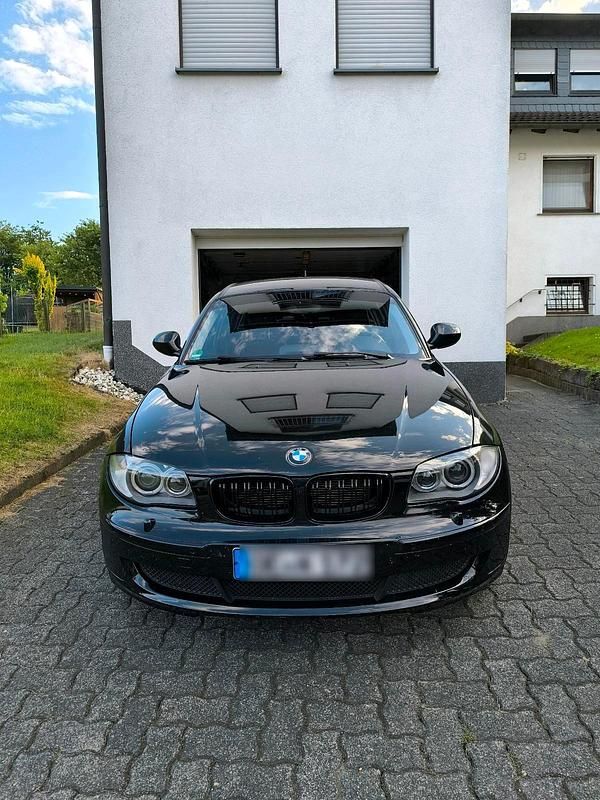 Schwarz Gebraucht 2011 BMW 118 Kleinwagen | 3.250 € - Bild 1/4
