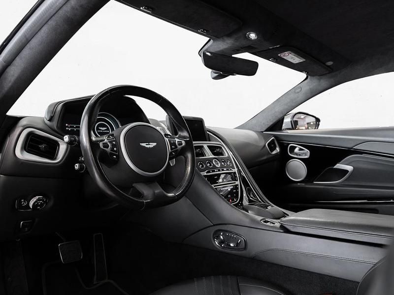 Gebraucht Aston Martin DB11 510 PS (375 kW) 2020 Hammerhead silver Coupé