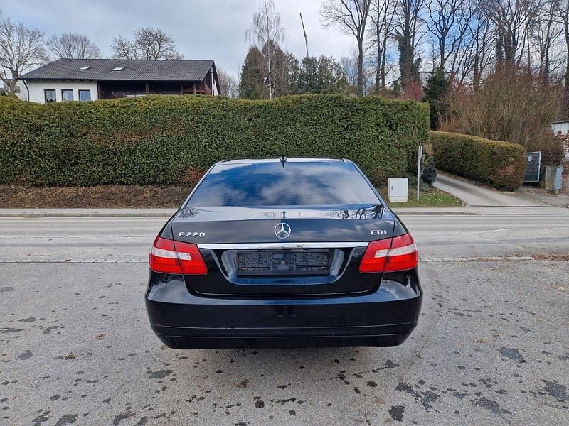Second-hand Mercedes E220 170 CP (125 kW) 2009 Negru Berlinǎ