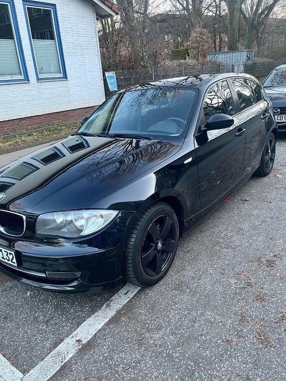 Gebraucht BMW 116 122 PS (89 kW) 2008 Schwarz Kleinwagen