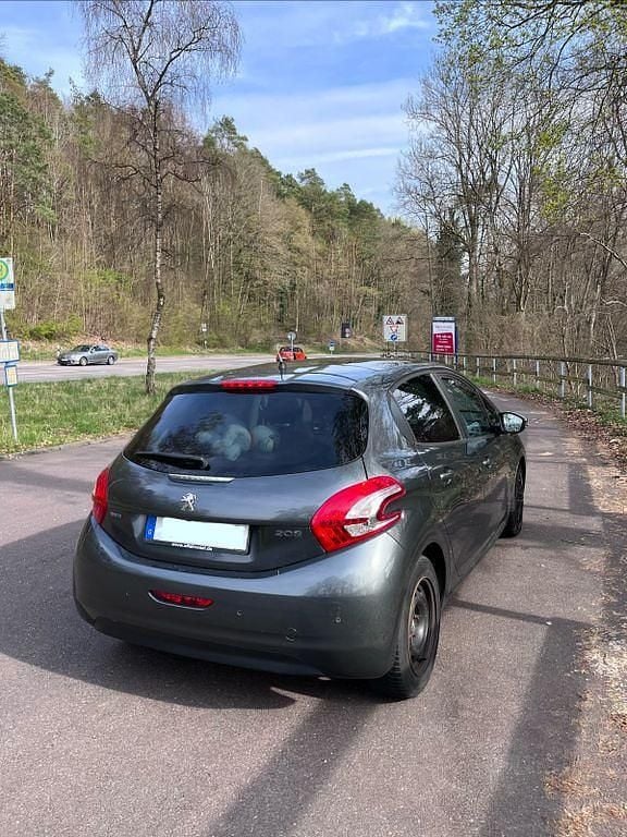 Gebraucht Peugeot 208 Style 99 PS (72 kW) 2015 Grau Kleinwagen