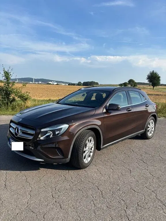 Gebraucht Mercedes GLA200 Style 156 PS (114 kW) 2014 Braun SUV