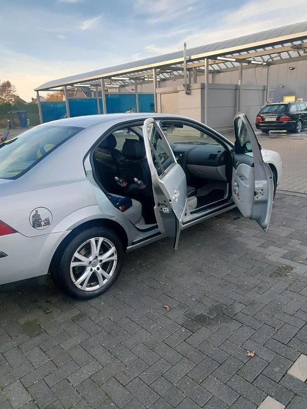 Grau Gebraucht 2001 Ford Aerostar Van | 2.600 € (Fairer Preis) - Bild 1/4