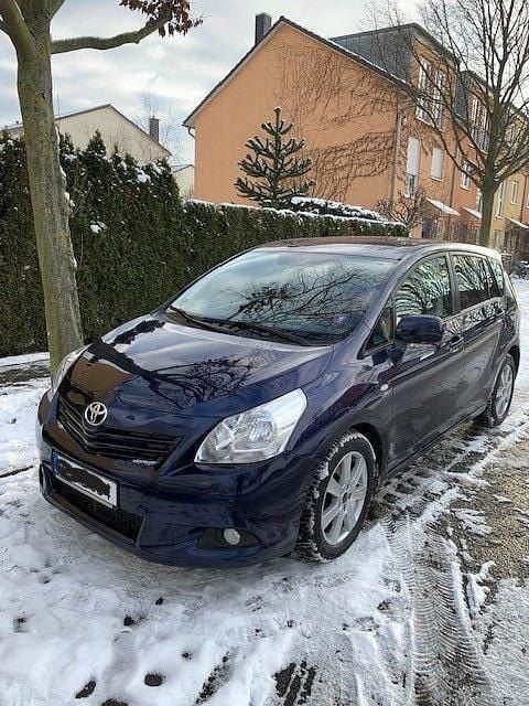 Gebraucht Toyota Verso Executive 177 PS (130 kW) 2012 Blau Van / Kleinbus