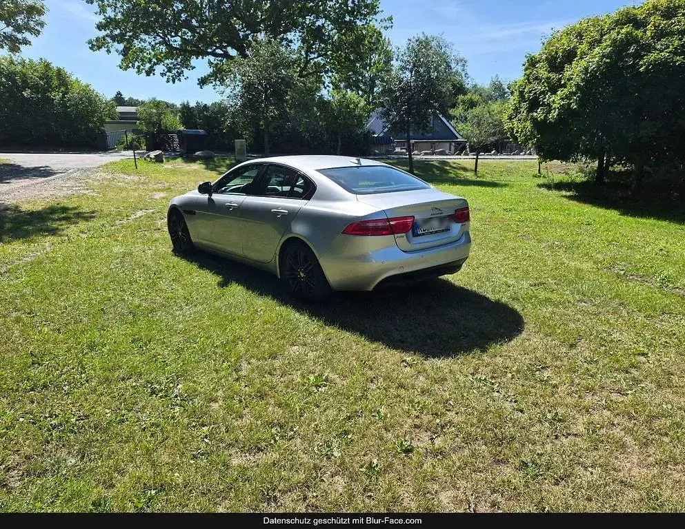 Gebraucht Jaguar XE Prestige 179 PS (131 kW) 2016 Silber Limousine