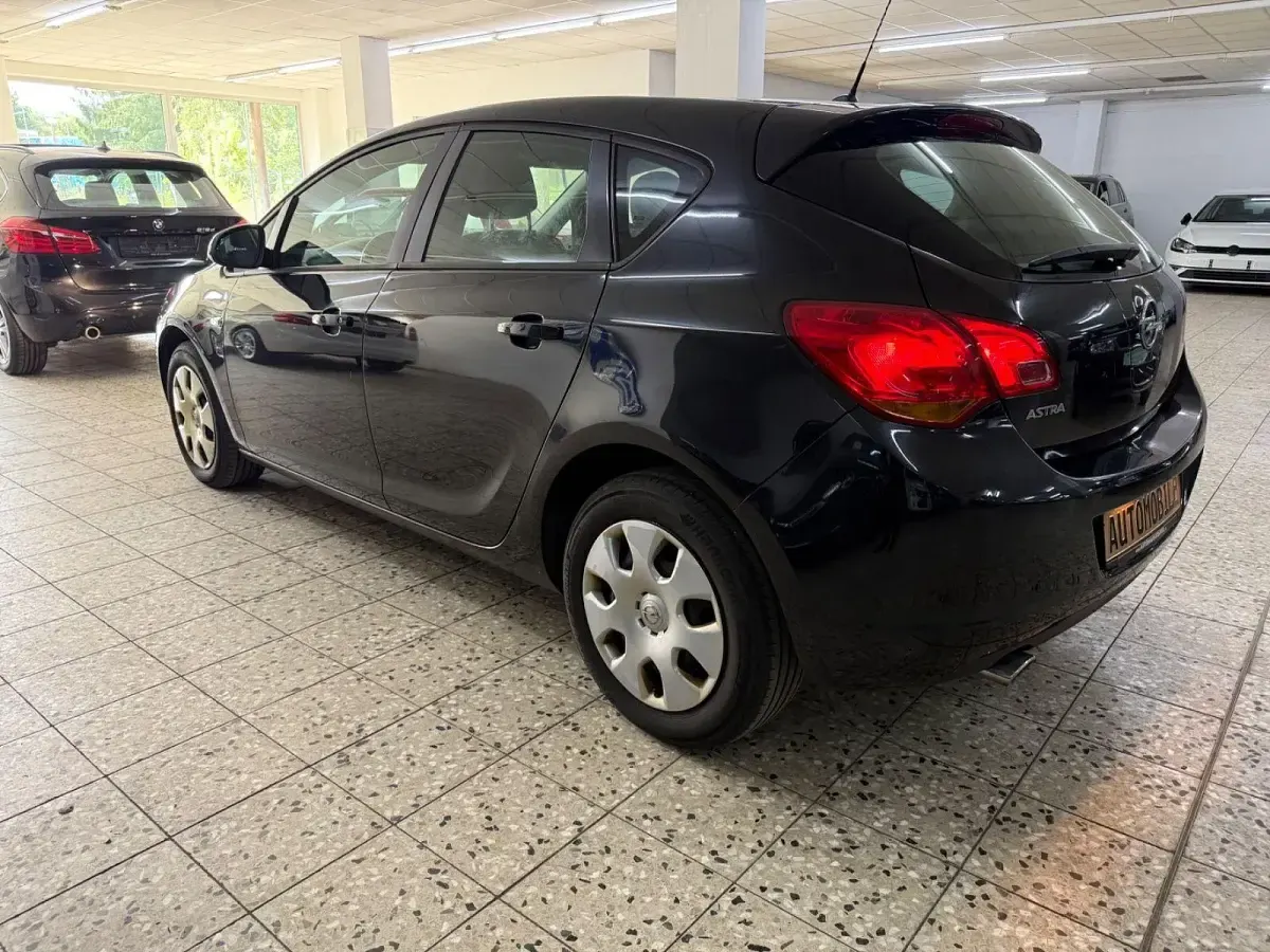 Gebraucht Opel Astra Design Edition 120 PS (88 kW) 2012 Schwarz Limousine
