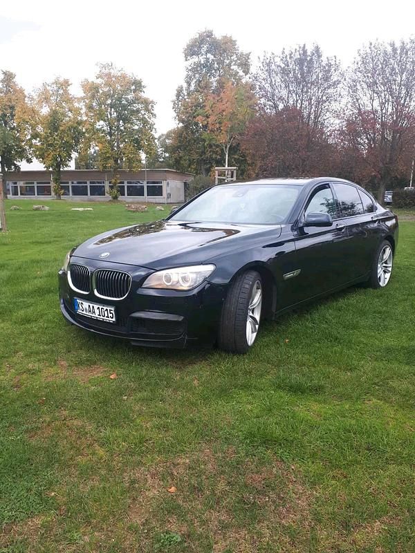 Gebraucht BMW 740 306 PS (225 kW) 2012 Blau Limousine