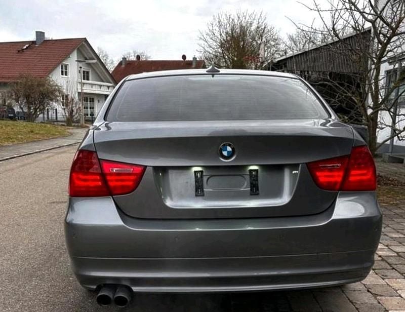 Gebraucht BMW 325 218 PS (160 kW) 2009 Grau Limousine