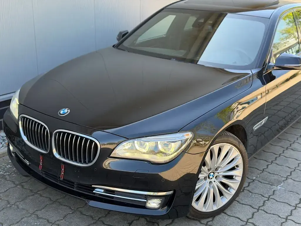 Gebraucht BMW 740 Sport Line 313 PS (230 kW) 2014 Schwarz Limousine