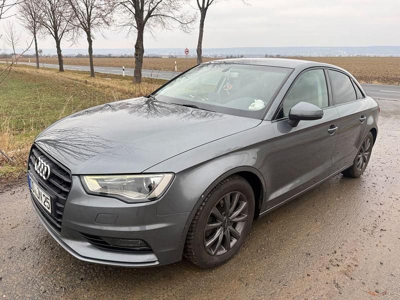 Gebraucht Audi A3 Ambiente 150 PS (110 kW) 2015 Grau Limousine