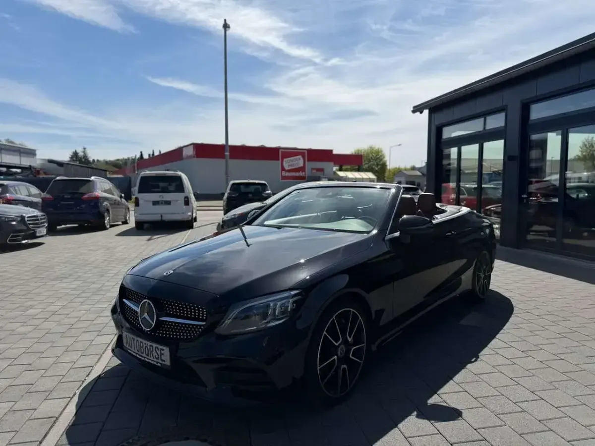 Gebraucht Mercedes C300 AMG 258 PS (189 kW) 2019 Obsidianschwarz Cabrio