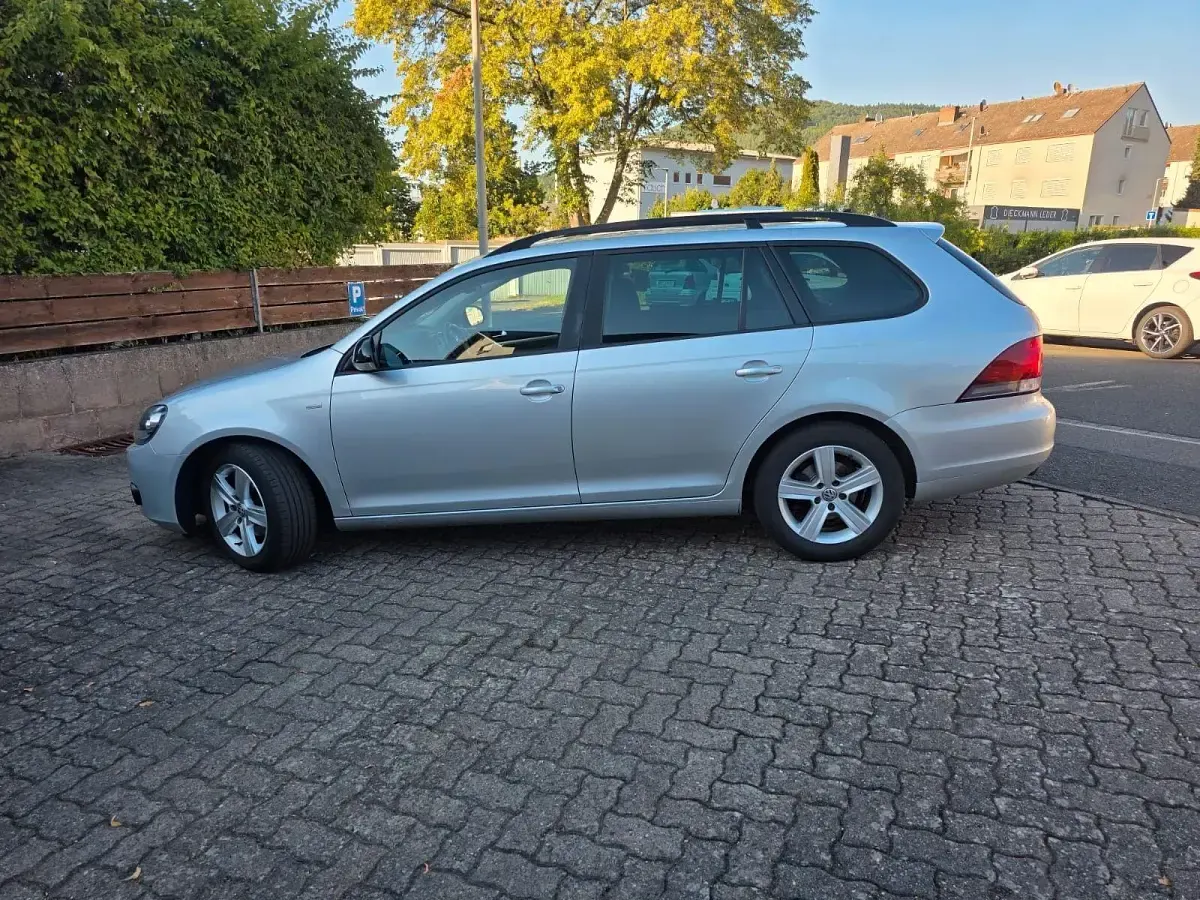 Gebraucht VW Golf VII Match 105 PS (77 kW) 2012 Silber Kombi