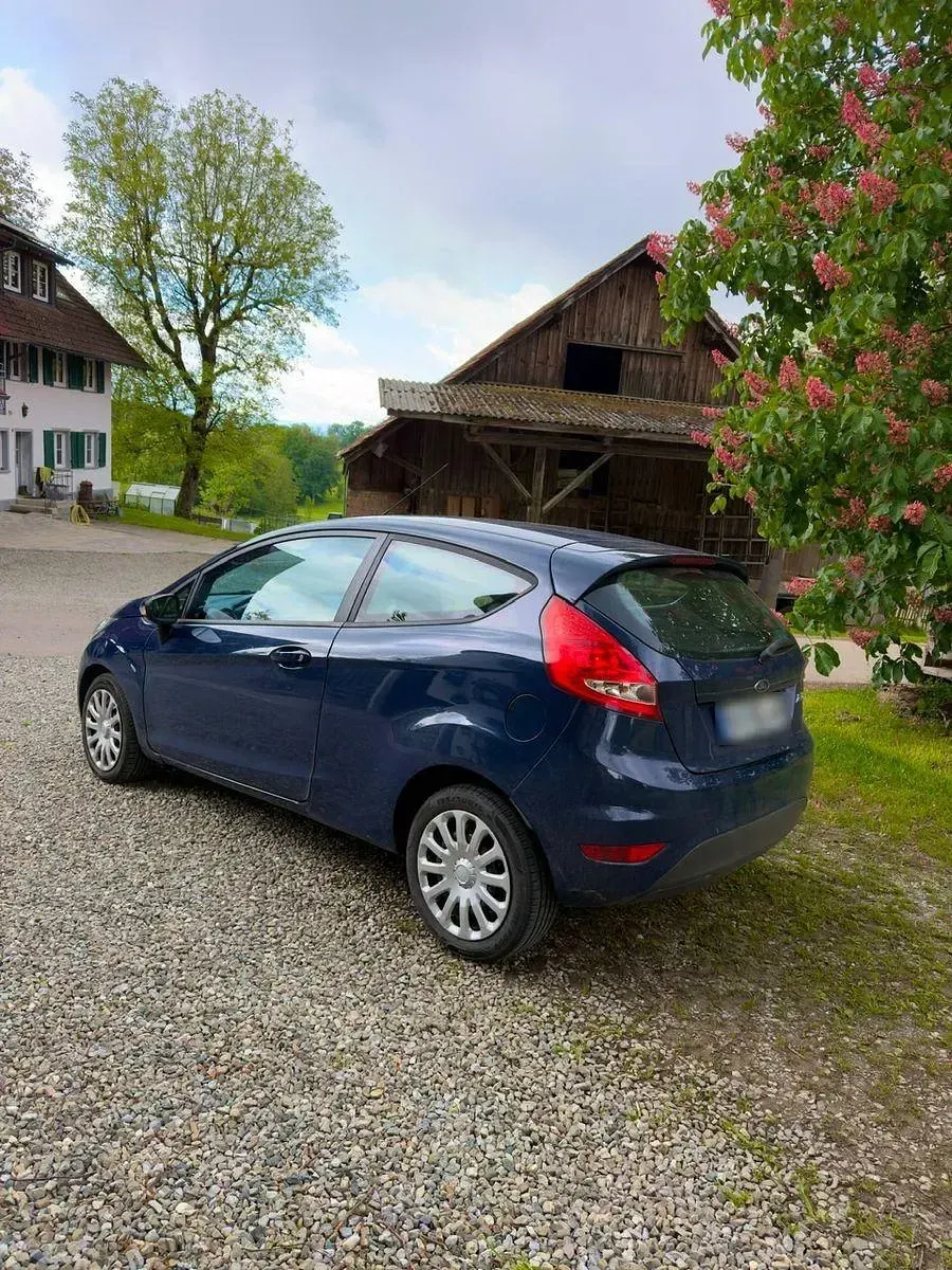 Gebraucht Ford Fiesta 60 PS (44 kW) 2009 Blau Kleinwagen