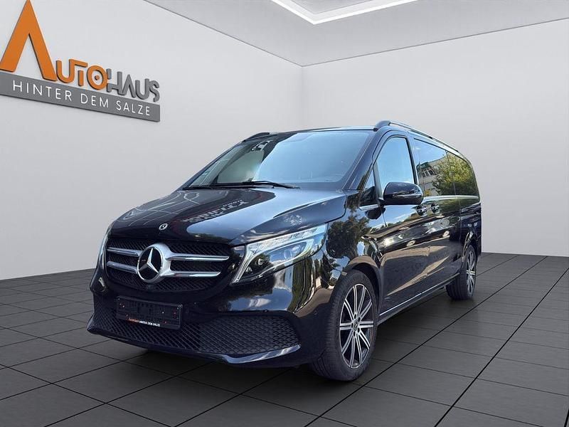 Schwarz Gebraucht 2021 Mercedes V300 Avantgarde Van / Kleinbus | 51.900 € (Fairer Preis) - Bild 1/4