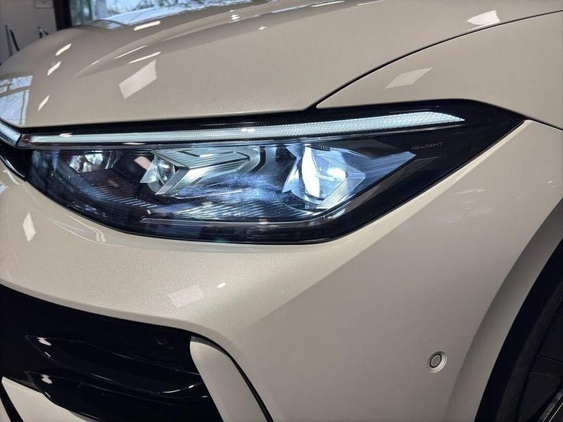 Gebraucht VW Passat R-line 150 PS (110 kW) 2024 Weiß Limousine